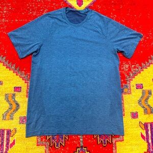 LULULEMON Men’s Short Sleeve Blue shirt Sz L
